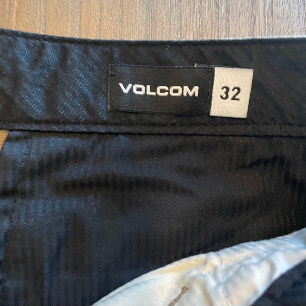 Volcom Shorts - Picture 2 of 2
